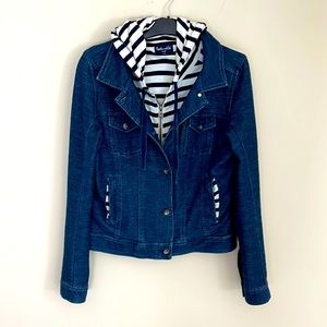 Splendid jean jacket with attached navy/white sweatshirt lining size Large
